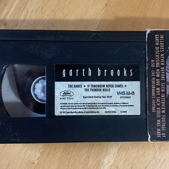 VINTAGE GARTH BROOKS VHS VIDEO OF THE YEAR THE DANCE THE THUNDER ROLLS 1991 - Picture 2 of 3